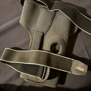 Copper Fit Black Knee Brace
